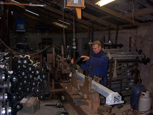 Aus-und Einpressen von Achsschenkel | Reparatur Gummifeder Achsen
