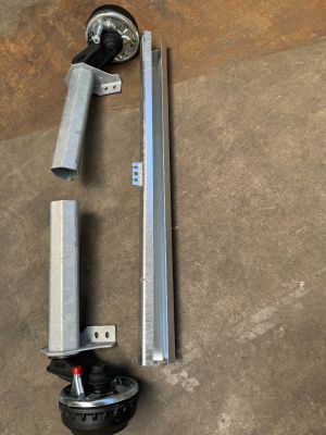 AL-KO 1350 kg  FLEXI Achsen  | Radbremse 2051 | 112*5 |  Auflagemaß 700-1300 / 1300-2000 mm